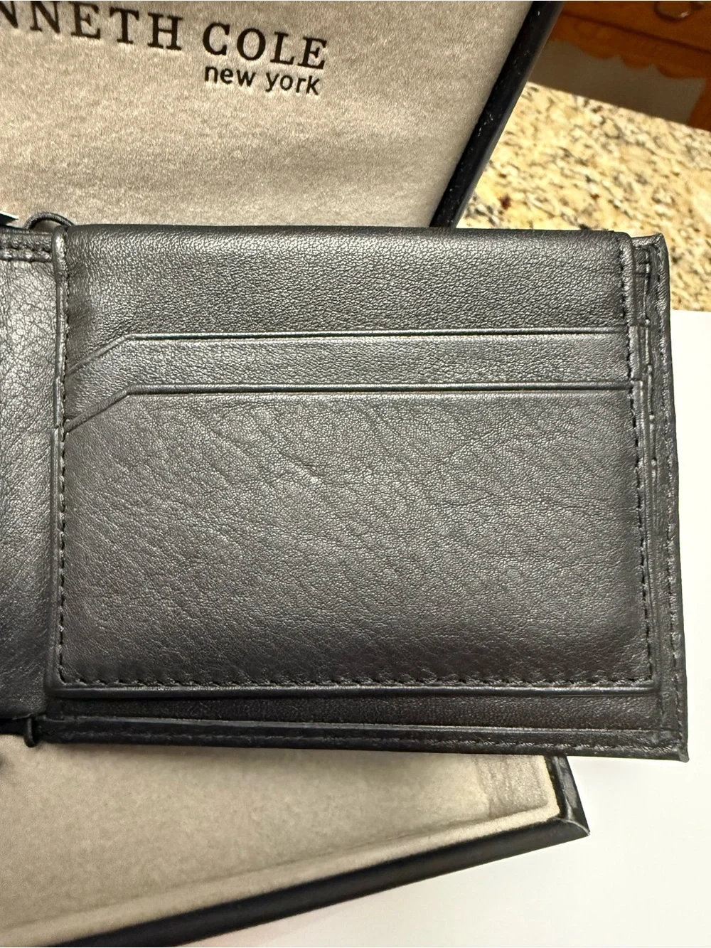 Kenneth Cole Black Leather Wallet and Key Ring Gift Set